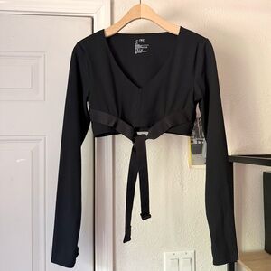 LE ORE black v neck long sleeve belted tie waist‎ cropped top